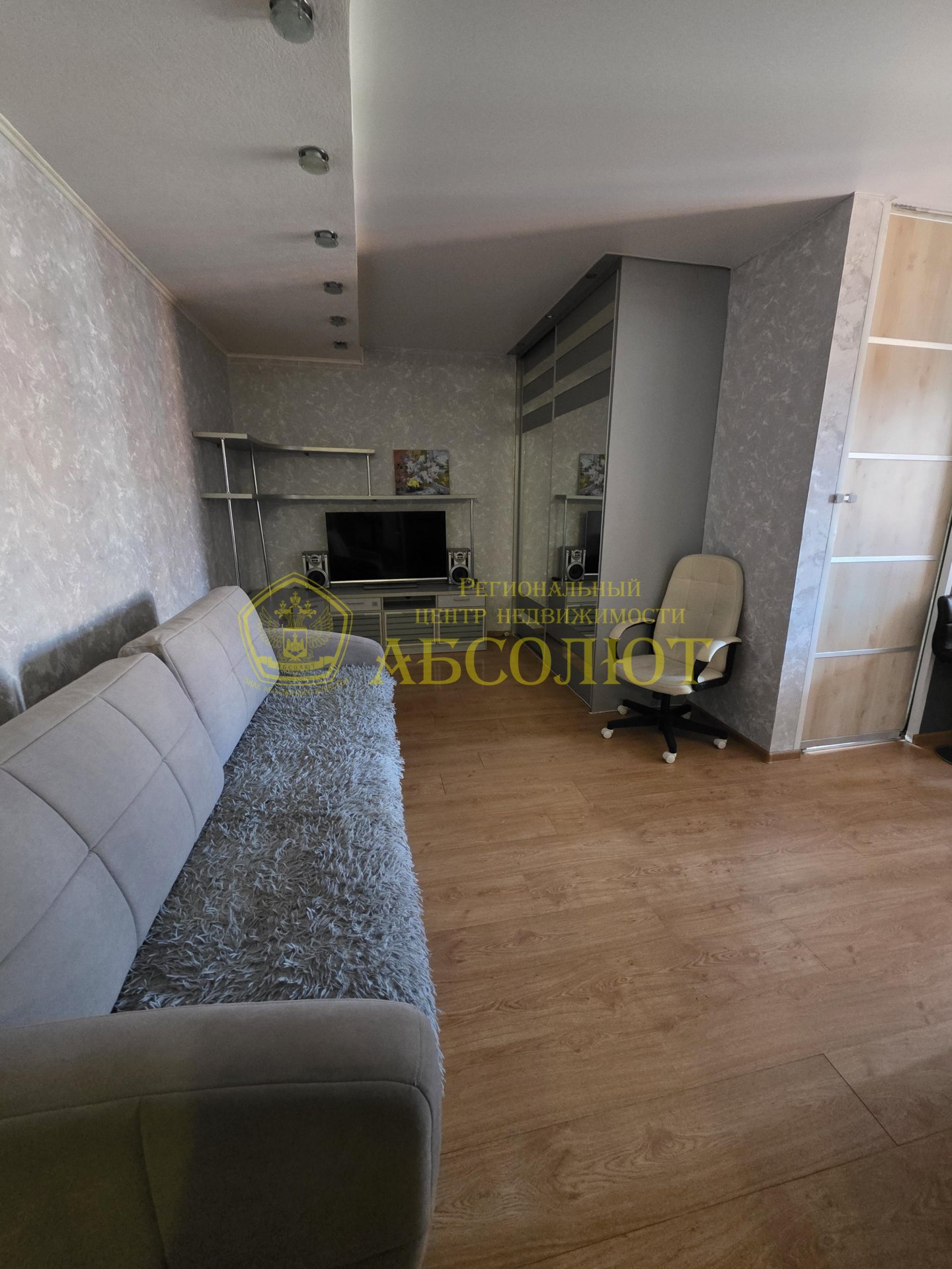 1-к квартира, 4/5 эт., 40 м² — фото 1