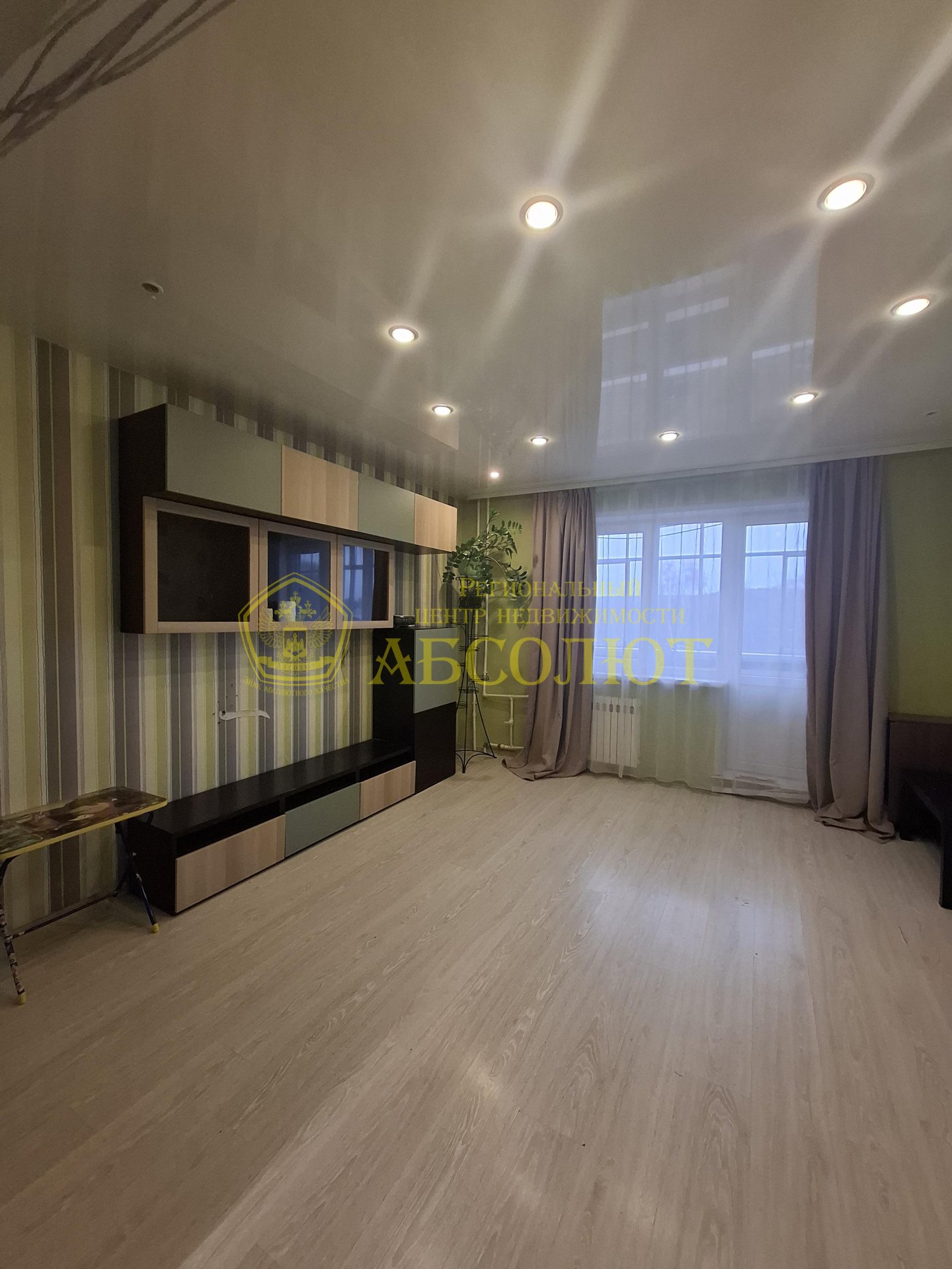 2-к квартира, 4/5 эт., 52.7 м²